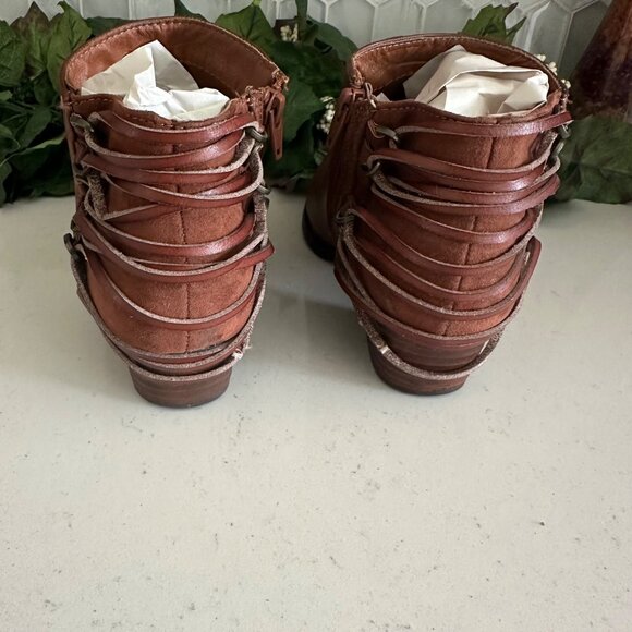 Brown Ankle Booties Size 8 With Side Zipper & Buckle Detail - Picture 10 of 10